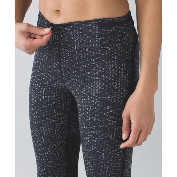 Lululemon Real Quick Crop Leggings Womens 4 Black Samba Snake Battleship Running - Picture 2 of 13